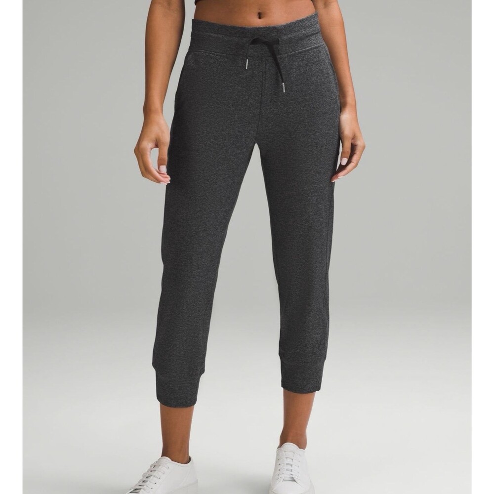 lululemon high-rise ready to rulu cropped 23in jogger - Size 4